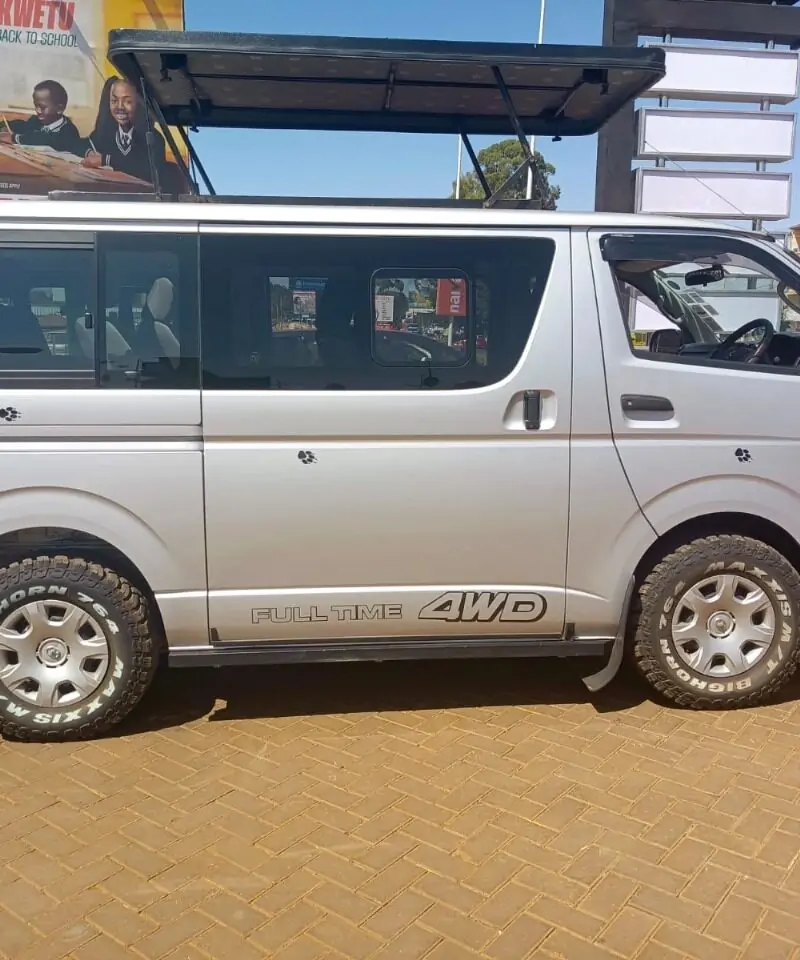 SAFARI VAN