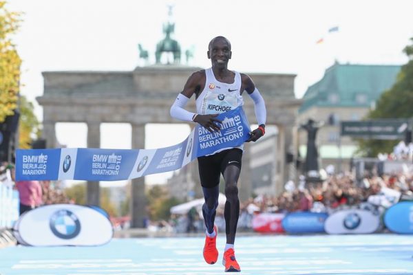 record and sets a new time of 2:01:39 in the BMW Berlin marathon - 2018